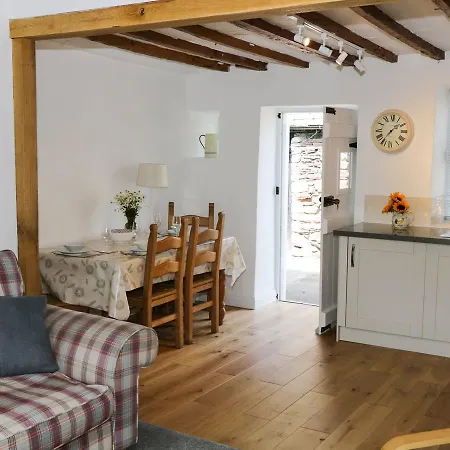 3 Low Row * Holker